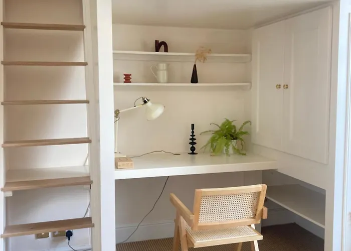 Stunning Sea Views! Entire Flat, Free Parking